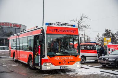 Stuttgart-Hedelfingen: Reizgas im Einkaufszentrum - 13 Verletzte - Feuerwehr im Grosseinsatz